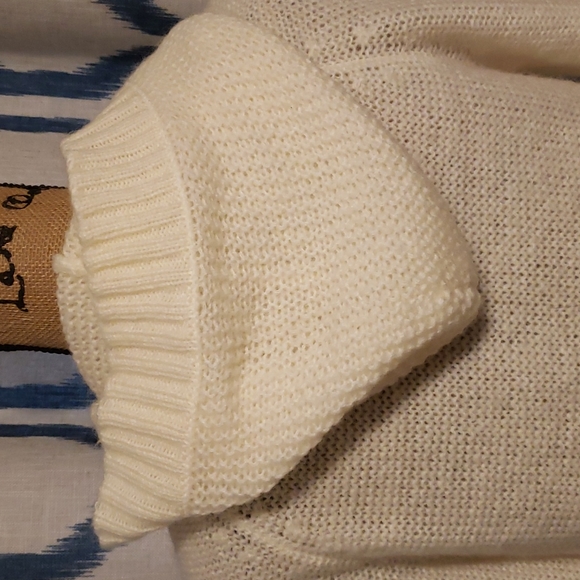 Old Navy White Med Sweater - Picture 7 of 10